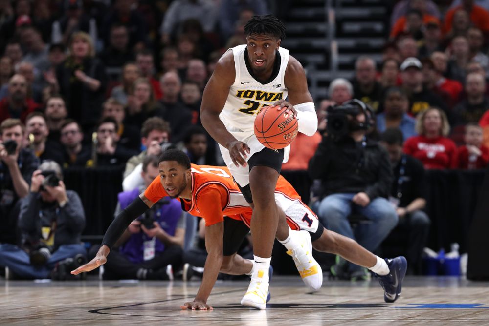 Iowa Hawkeyes forward Tyler Cook (25) against the Illinois Fighting Illini in the 2019 Big Ten Men's Basketball Tournament Thursday, March 14, 2019 at the United Center in Chicago. (Brian Ray/hawkeyesports.com)