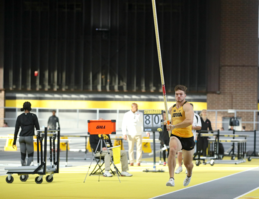 Iowa’s Peyton Haack competes in the men’s pole vault event during the Larry Wieczorek Invitational at the Recreation Building in Iowa City on Saturday, January 18, 2020. (Stephen Mally/hawkeyesports.com)