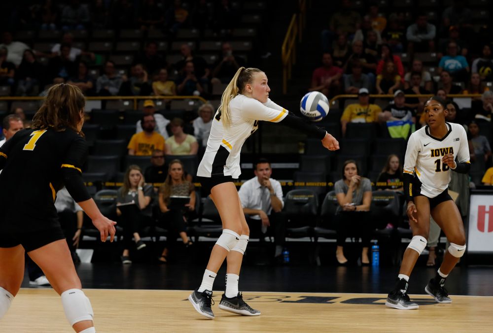Iowa Hawkeyes outside hitter Cali Hoye (14) against the Michigan Wolverines Sunday, September 23, 2018 at Carver-Hawkeye Arena. (Brian Ray/hawkeyesports.com)