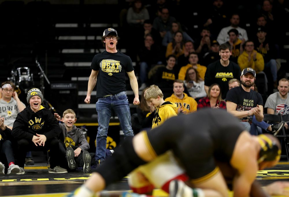 Fans cheer on Iowa’s Alex Marinelli as he wrestles Nebraska’s Isaiah White at 165 pounds Saturday, January 18, 2020 at Carver-Hawkeye Arena. Marinelli won the match 4-3. (Brian Ray/hawkeyesports.com)