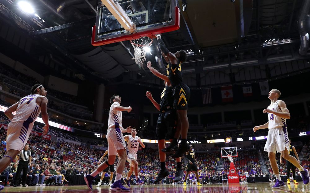 Iowa Hawkeyes forward Tyler Cook (25) scores his 1,000th career point against the Northern Iowa Panthers in the Hy-Vee Classic Saturday, December 15, 2018 at Wells Fargo Arena in Des Moines. (Brian Ray/hawkeyesports.com)