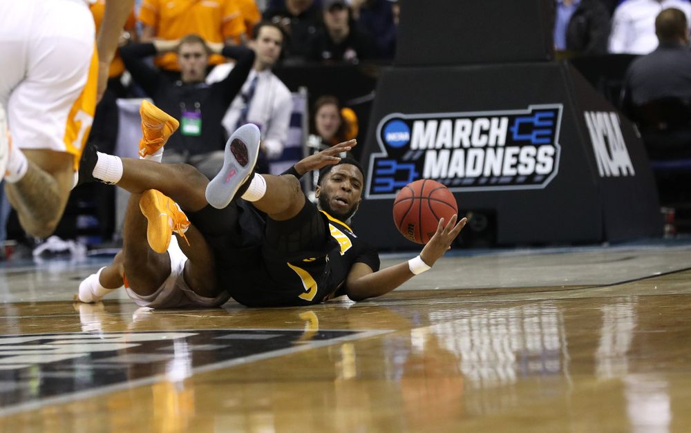 Iowa Hawkeyes guard Isaiah Moss (4) against the Tennessee Volunteers in the second round of the 2019 NCAA Men's Basketball Tournament Sunday, March 24, 2019 at Nationwide Arena in Columbus, Ohio. (Brian Ray/hawkeyesports.com)