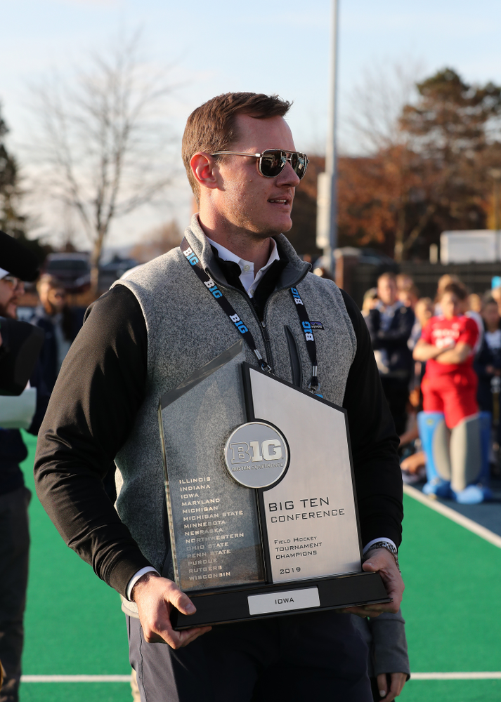 Former Hawkeye Football Player AJ Edds presents the trophy to the Iowa Hawkeyes following their victory over Penn State in the 2019 Big Ten Field Hockey Tournament Championship Game Sunday, November 10, 2019 in State College. (Brian Ray/hawkeyesports.com)