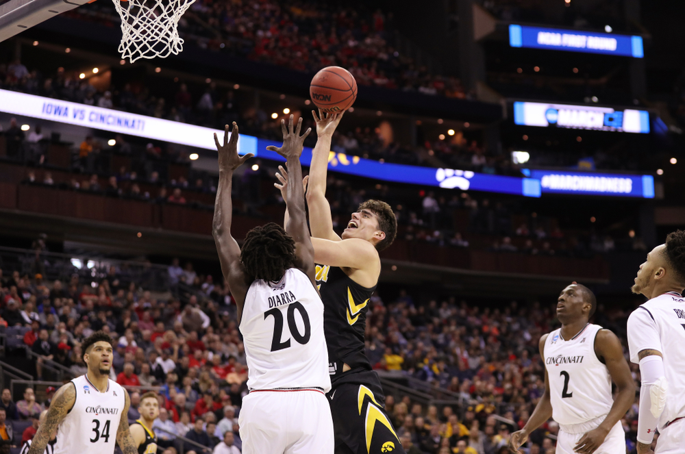Iowa Hawkeyes forward Luka Garza (55) against the Cincinnati Bearcats in the first round of the 2019 NCAA Men's Basketball Tournament Friday, March 22, 2019 at Nationwide Arena in Columbus, Ohio. (Brian Ray/hawkeyesports.com)