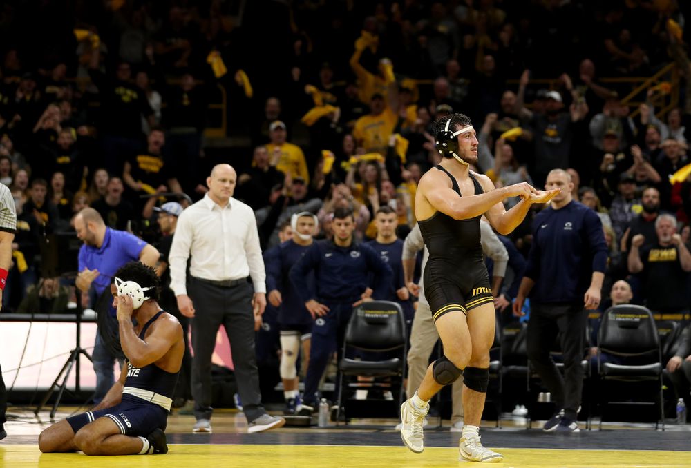 Iowa’s Michael Kemerer wrestles Penn State’s Mark Hall at 174 pounds Friday, January 31, 2020 at Carver-Hawkeye Arena. Kemerer won the match 11-6. (Brian Ray/hawkeyesports.com)