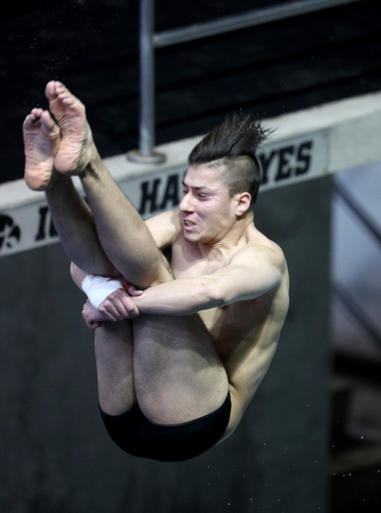 IowaÕs Jonatan Posligua competes on the 1 meter springboard against Notre Dame and Illinois Saturday, January 11, 2020 at the Campus Recreation and Wellness Center. (Brian Ray/hawkeyesports.com)