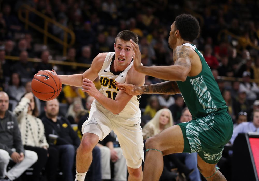 Iowa Hawkeyes guard Joe Wieskamp (10) against UW Green Bay Sunday, November 11, 2018 at Carver-Hawkeye Arena. (Brian Ray/hawkeyesports.com)