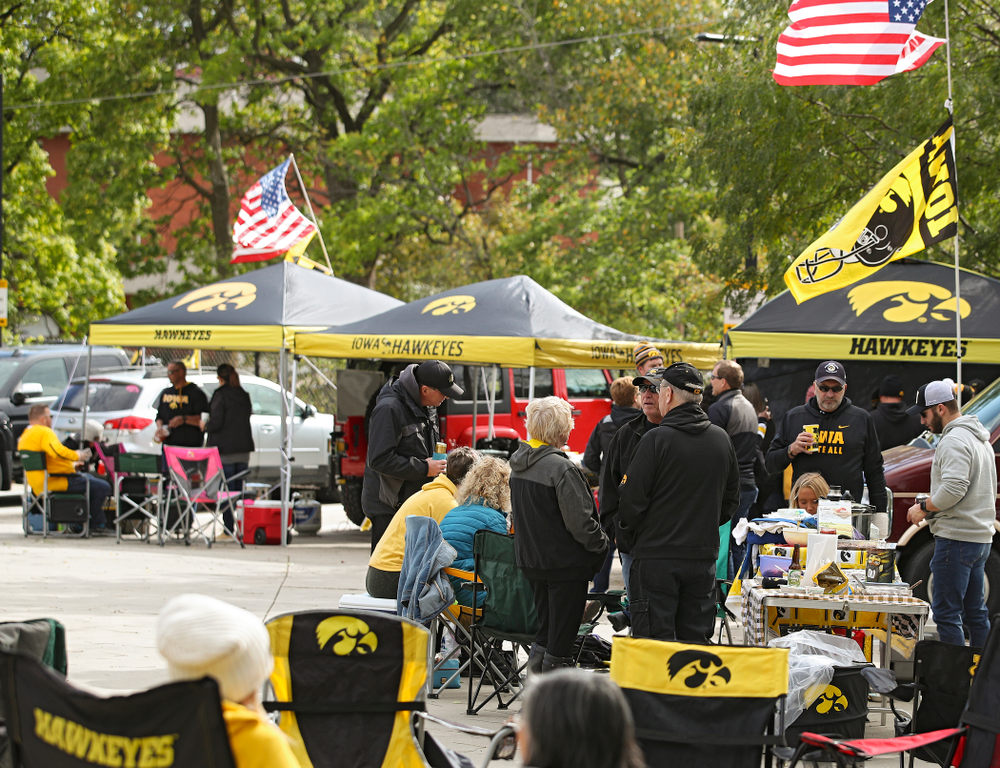 Fans tailgate before the game at Kinnick Stadium in Iowa City on Saturday, Oct 12, 2019. (Stephen Mally/hawkeyesports.com)