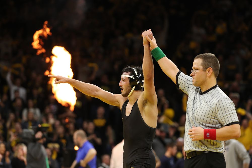 Iowa’s Michael Kemerer wrestles Penn State’s Mark Hall at 174 pounds Friday, January 31, 2020 at Carver-Hawkeye Arena. Kemerer won the match 11-6. (Brian Ray/hawkeyesports.com)