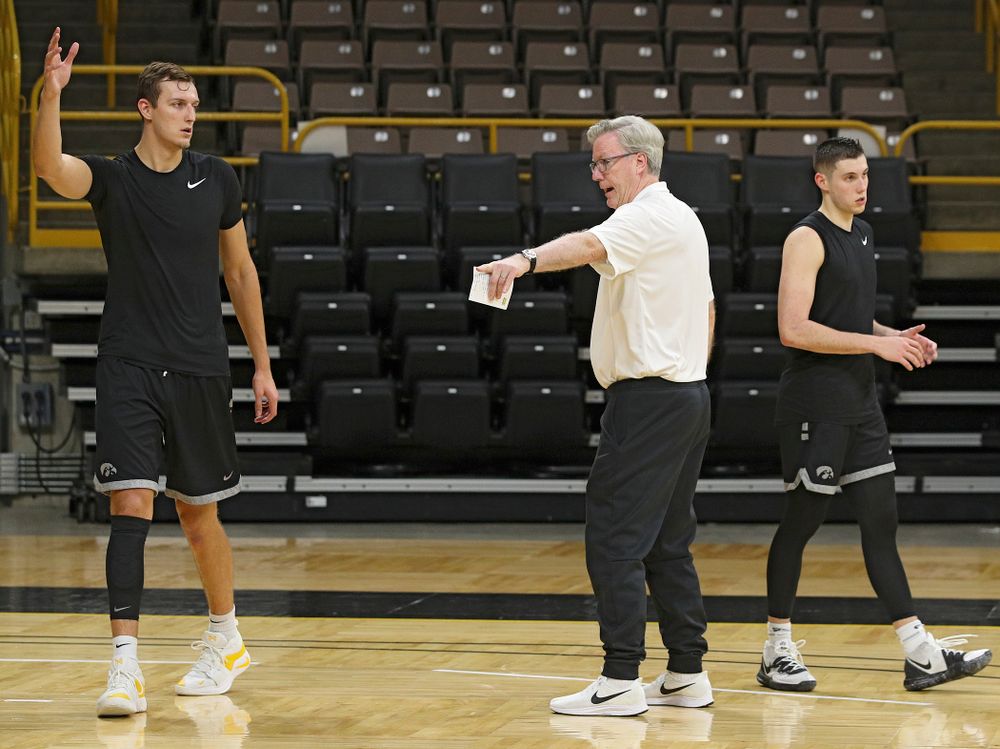 Iowa Hawkeyes head coach Fran McCaffery (center) talks with forward Jack Nunge (2) and guard CJ Fredrick (5) during practice at Carver-Hawkeye Arena in Iowa City on Monday, Sep 30, 2019. (Stephen Mally/hawkeyesports.com)