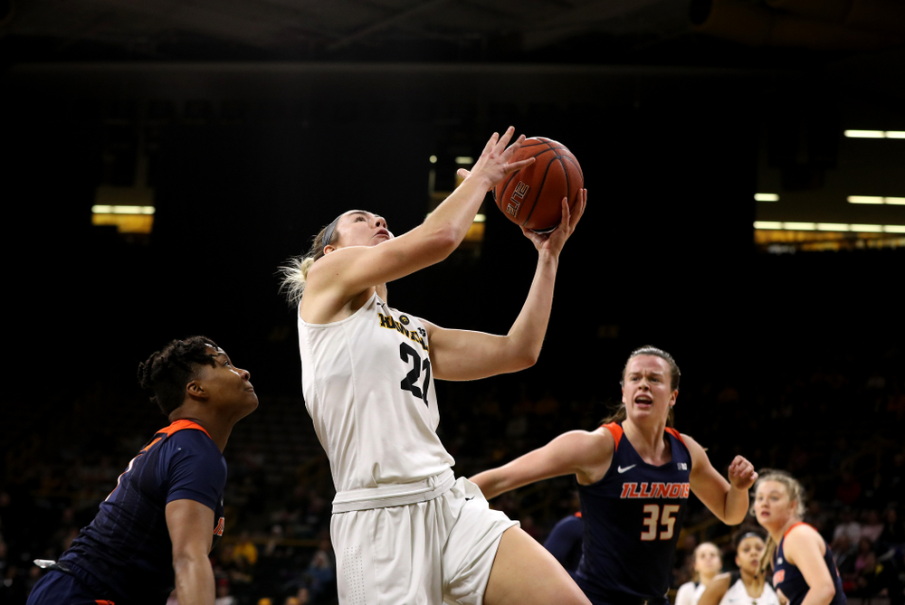 Iowa Hawkeyes forward Hannah Stewart (21) against the Illinois Fighting Illini Thursday, February 14, 2019 at Carver-Hawkeye Arena. (Brian Ray/hawkeyesports.com)