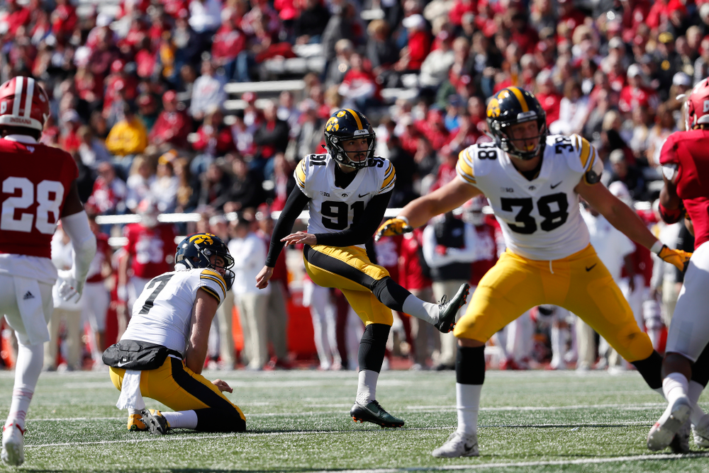 Iowa Hawkeyes place kicker Miguel Recinos (91) against the Indiana Hoosiers Saturday, October 13, 2018 at Memorial Stadium, in Bloomington, Ind. (Brian Ray/hawkeyesports.com)