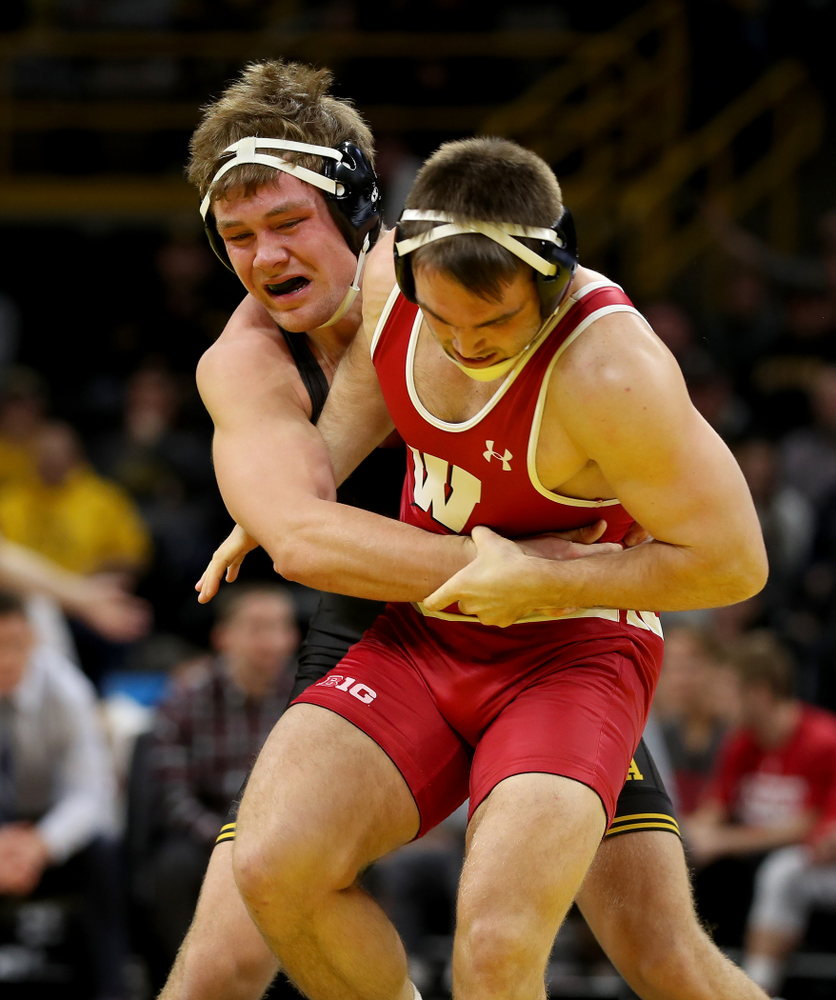 IowaÕs Jacob Warner wrestles WisconsinÕs Taylor Watkins at 197 pounds Sunday, December 1, 2019 at Carver-Hawkeye Arena. Warner won the match 5-2. (Brian Ray/hawkeyesports.com)