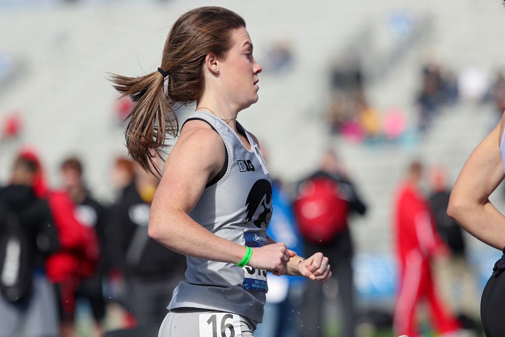 Iowa's Lindsay Welker runs the women's 800 meter event during the first day of the Drake Relays at Drake Stadium in Des Moines on Thursday, Apr. 25, 2019. (Stephen Mally/hawkeyesports.com)