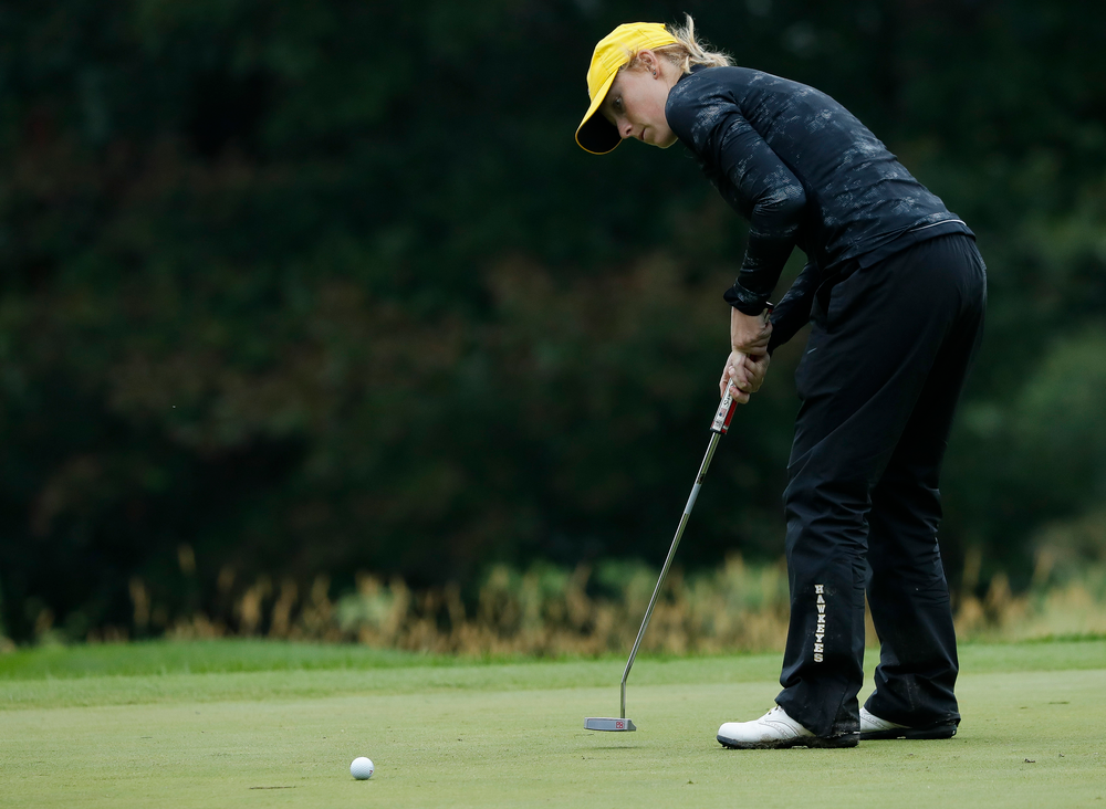 Iowa's Kristin Glesne putts during the final round of the Diane Thomason Invitational at Finkbine Golf Course on September 30, 2018. (Tork Mason/hawkeyesports.com)