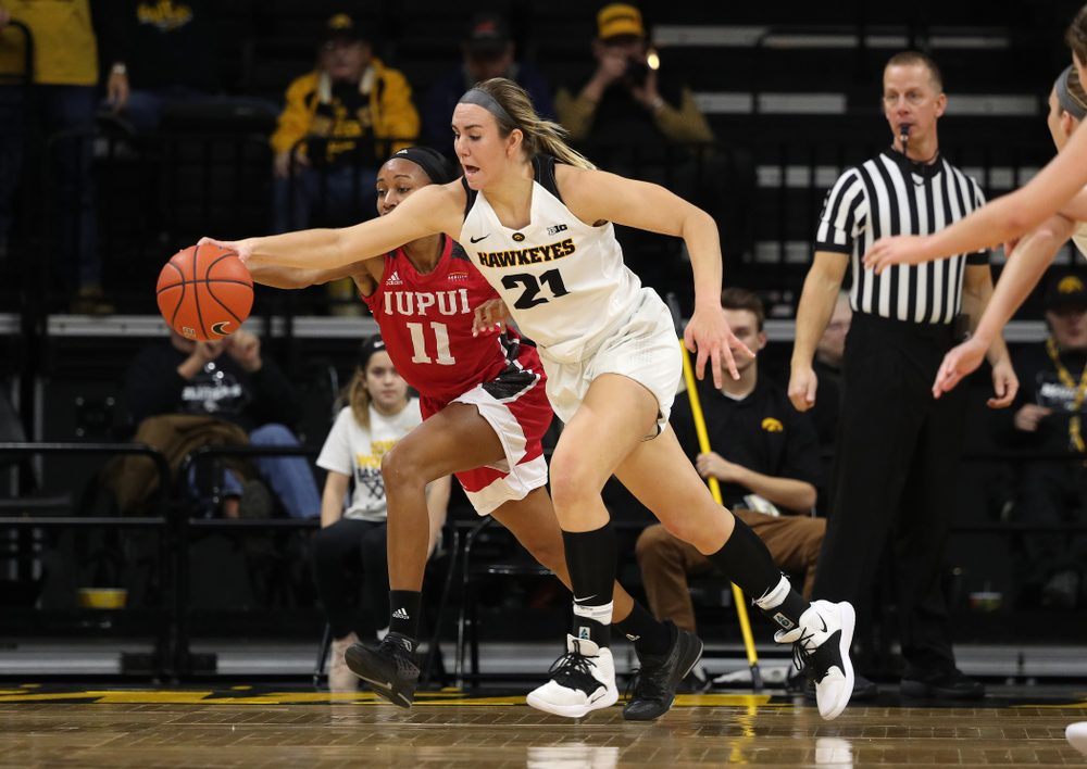 Iowa Hawkeyes forward Hannah Stewart (21) against the IUPUI Jaguars Saturday, December 8, 2018 at Carver-Hawkeye Arena. (Brian Ray/hawkeyesports.com)