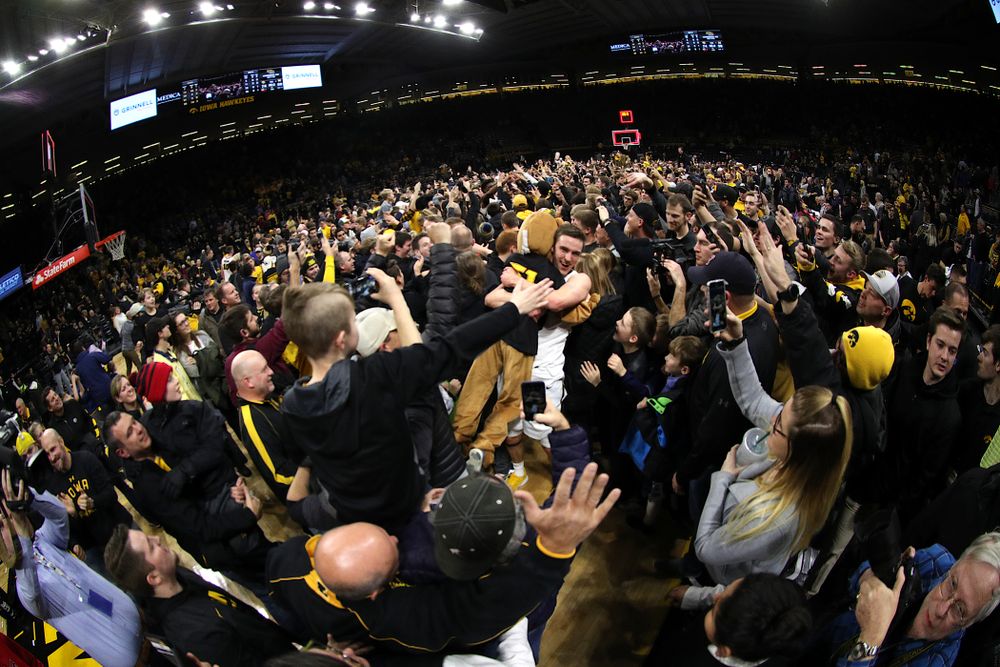 Iowa Hawkeyes forward Nicholas Baer (51) against the Michigan Wolverines Friday, February 1, 2019 at Carver-Hawkeye Arena. (Brian Ray/hawkeyesports.com)