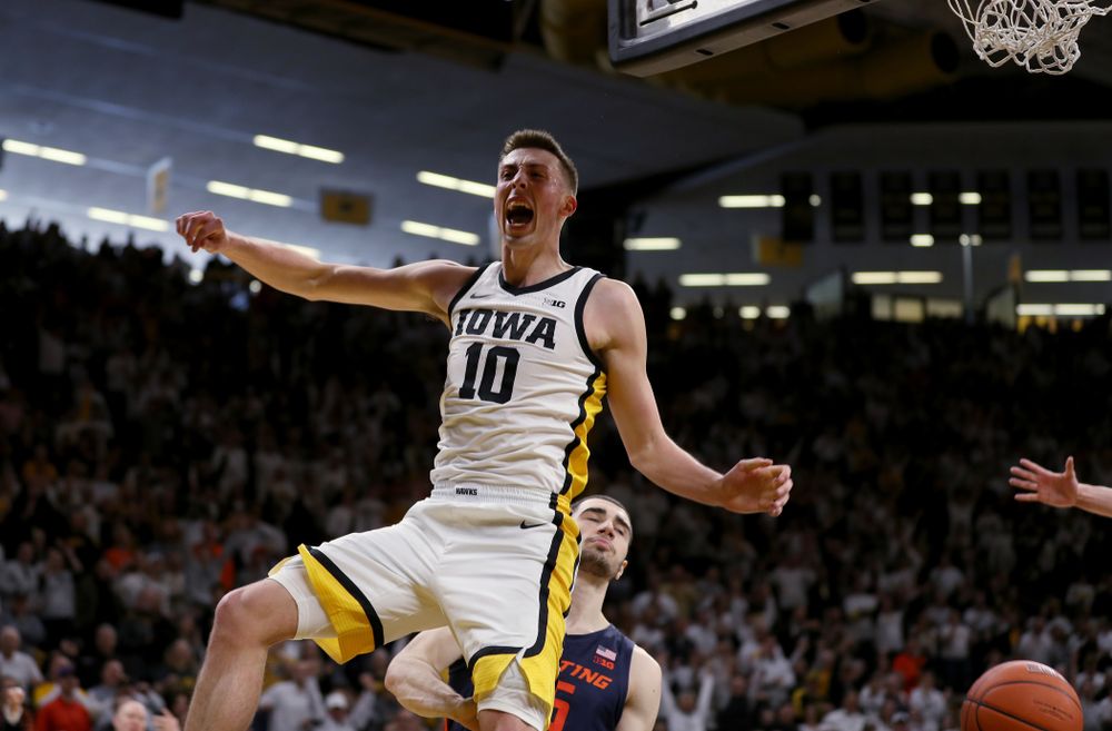 Iowa Hawkeyes guard Joe Wieskamp (10) dunks the ball against the Illinois Fighting Illini Sunday, February 2, 2020 at Carver-Hawkeye Arena. (Brian Ray/hawkeyesports.com)