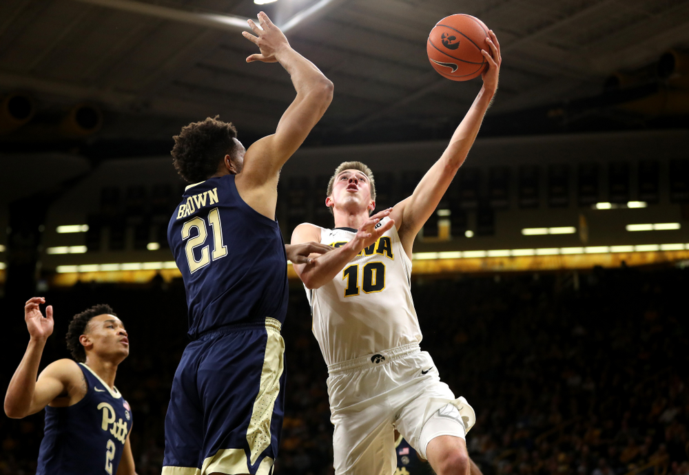 Iowa Hawkeyes guard Joe Wieskamp (10) against the Pitt Panthers Tuesday, November 27, 2018 at Carver-Hawkeye Arena. (Brian Ray/hawkeyesports.com)