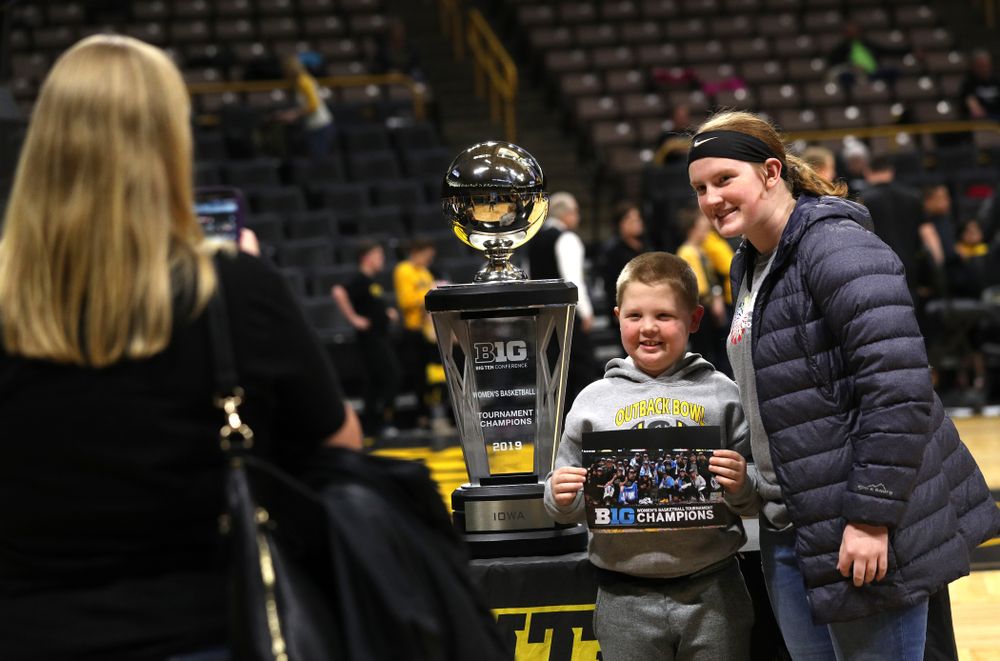 Fans take photos with the Big Ten Championship Trophy during a celebration of the Iowa Hawkeyes Big Ten Women's Basketball Tournament championship Monday, March 18, 2019 at Carver-Hawkeye Arena. (Brian Ray/hawkeyesports.com)