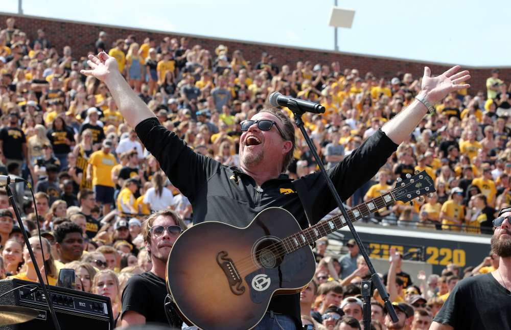 Country artist Pat Green performs ÒWave on WaveÓ at halftime of the Iowa Hawkeyes game against the Rutgers Scarlet Knights Saturday, September 7, 2019 at Kinnick Stadium. (Brian Ray/hawkeyesports.com)