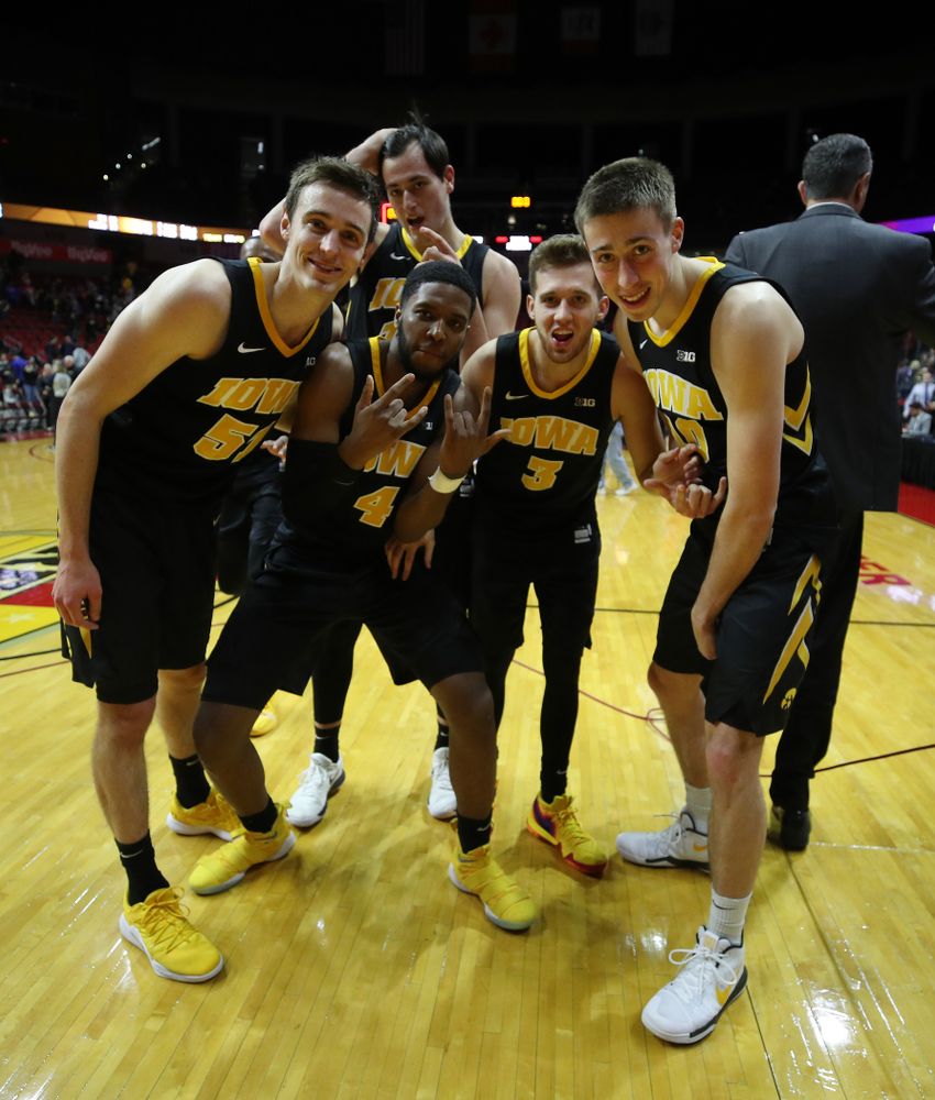 The Iowa Hawkeyes celebrate their win against the Northern Iowa Panthers in the Hy-Vee Classic Saturday, December 15, 2018 at Wells Fargo Arena in Des Moines. (Brian Ray/hawkeyesports.com)
