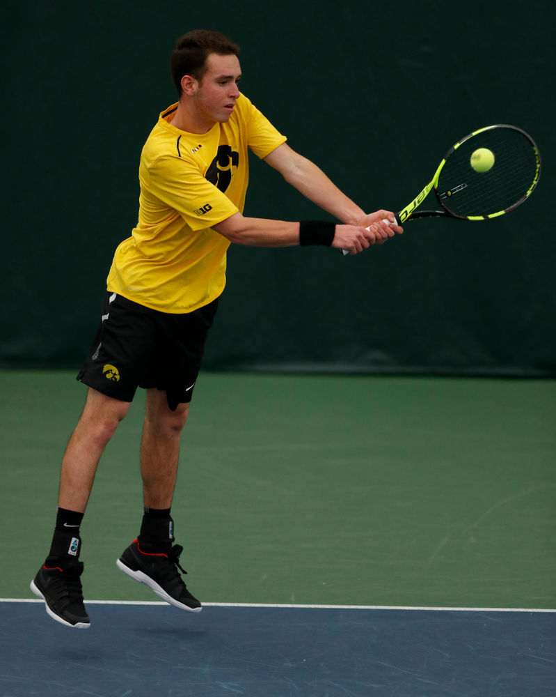 Kareem Allaf against the Illinois Fighting Illini Saturday, March 31, 2018 at Hawkeye Tennis and Recreation Center. (Brian Ray/hawkeyesports.com)