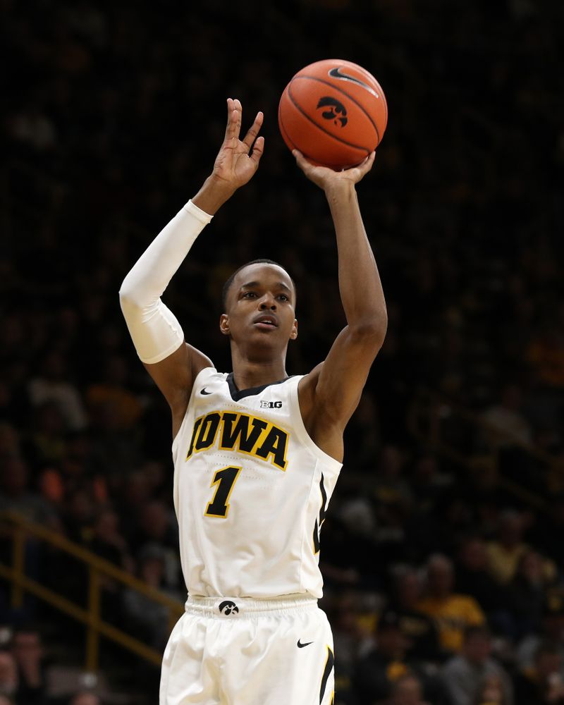 Iowa Hawkeyes guard Maishe Dailey (1) against UW Green Bay Sunday, November 11, 2018 at Carver-Hawkeye Arena. (Brian Ray/hawkeyesports.com)