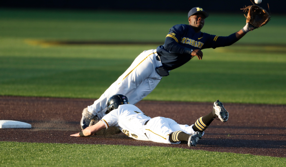 Iowa Hawkeyes infielder Mitchell Boe (4) against the Michigan Wolverines Friday, April 27, 2018 at Duane Banks Field in Iowa City. (Brian Ray/hawkeyesports.com)