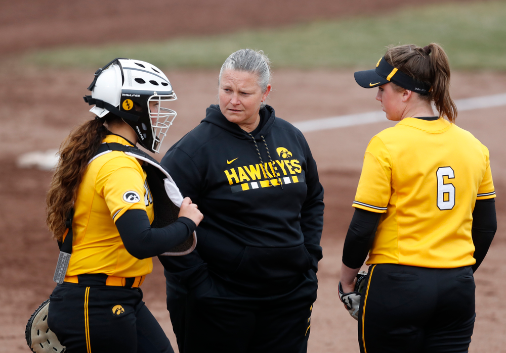 Iowa Hawkeyes head coach Marla Looper against UW Green Bay Tuesday, March 27, 2018 at Bob Pearl Field. (Brian Ray/hawkeyesports.com)