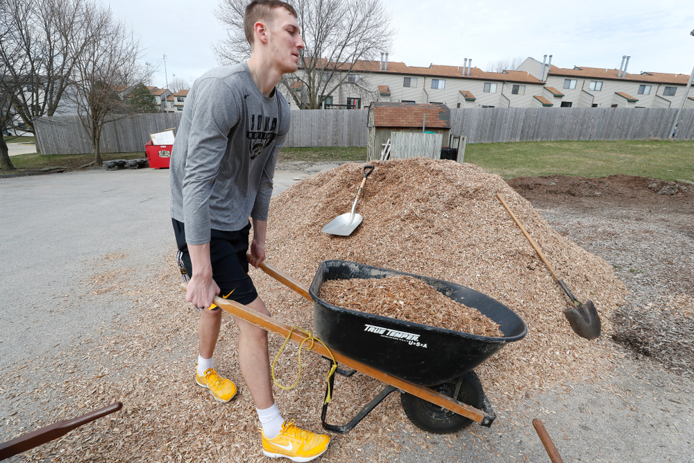 Members of the Iowa Men's Basketball Team volunteer during the Iowa Athletics Department's annual Day of Caring Sunday, April 22, 2018. (Brian Ray/hawkeyesports.com)