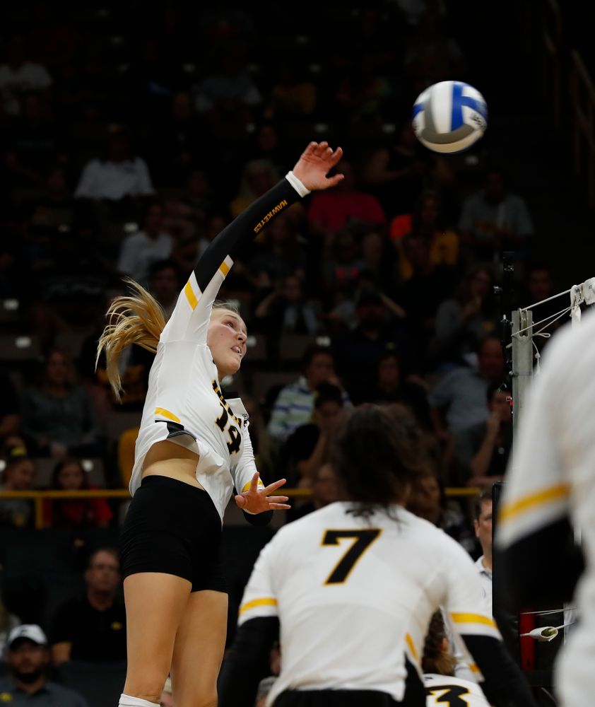 Iowa Hawkeyes outside hitter Cali Hoye (14) against the Michigan Wolverines Sunday, September 23, 2018 at Carver-Hawkeye Arena. (Brian Ray/hawkeyesports.com)