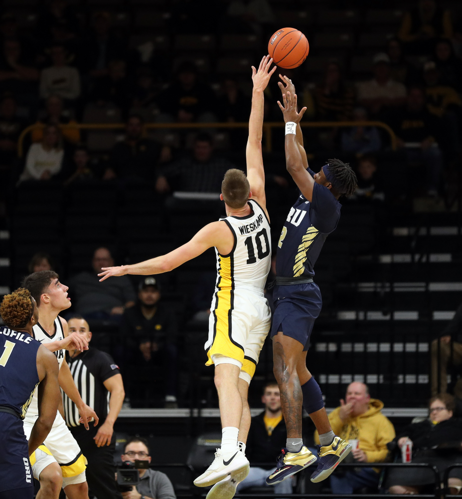 Iowa Hawkeyes guard Joe Wieskamp (10) against Oral Roberts Friday, November 15, 2019 at Carver-Hawkeye Arena. (Brian Ray/hawkeyesports.com)