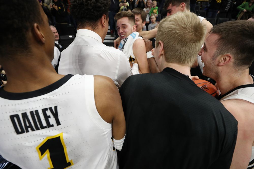Iowa Hawkeyes guard Jordan Bohannon (3) makes the game winning three point basket against the Northwestern Wildcats Sunday, February 10, 2019 at Carver-Hawkeye Arena. (Brian Ray/hawkeyesports.com)