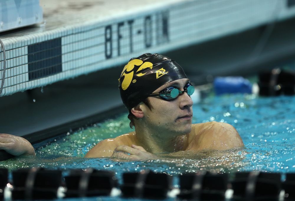 Iowa's Michael Tenney swims the 500 yard freestyle Thursday, November 15, 2018 during the 2018 Hawkeye Invitational at the Campus Recreation and Wellness Center. (Brian Ray/hawkeyesports.com)