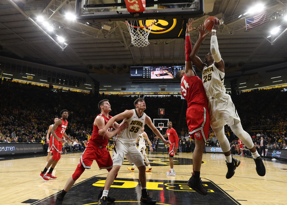 Iowa Hawkeyes forward Tyler Cook (25) goes to the hoop against the Ohio State Buckeyes Saturday, January 12, 2019 at Carver-Hawkeye Arena. (Brian Ray/hawkeyesports.com)