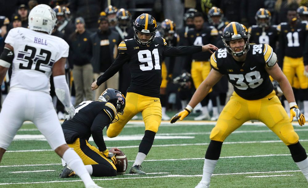 Iowa Hawkeyes placekicker Miguel Recinos (91) kicks a field goal during a game against Northwestern at Kinnick Stadium on November 10, 2018. (Tork Mason/hawkeyesports.com)