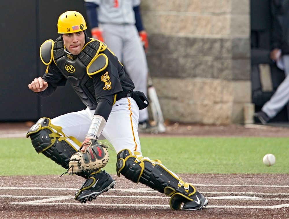 Iowa Hawkeyes catcher Austin Martin (34) tracks down a throw to the plate during the fifth inning of their game against Illinois at Duane Banks Field in Iowa City on Saturday, Mar. 30, 2019. (Stephen Mally/hawkeyesports.com)