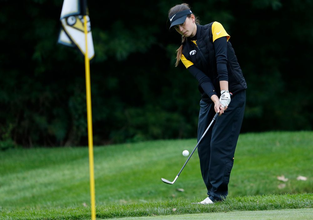 Iowa's Brett Permann chips onto the green during the Diane Thomason Invitational at Finkbine Golf Course on September 29, 2018. (Tork Mason/hawkeyesports.com)