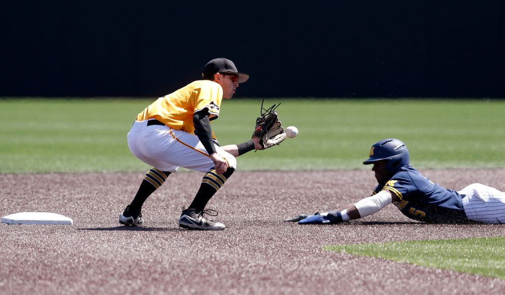 Iowa Hawkeyes infielder Mitchell Boe (4) against the Michigan Wolverines Sunday, April 29, 2018 at Duane Banks Field. (Brian Ray/hawkeyesports.com)