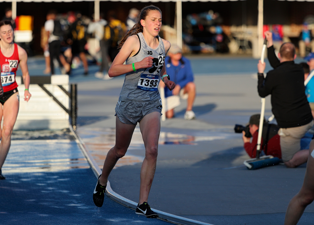 Iowa's Anna Hostetler runs the women's 3000 meter steeplechase event during the first day of the Drake Relays at Drake Stadium in Des Moines on Thursday, Apr. 25, 2019. (Stephen Mally/hawkeyesports.com)