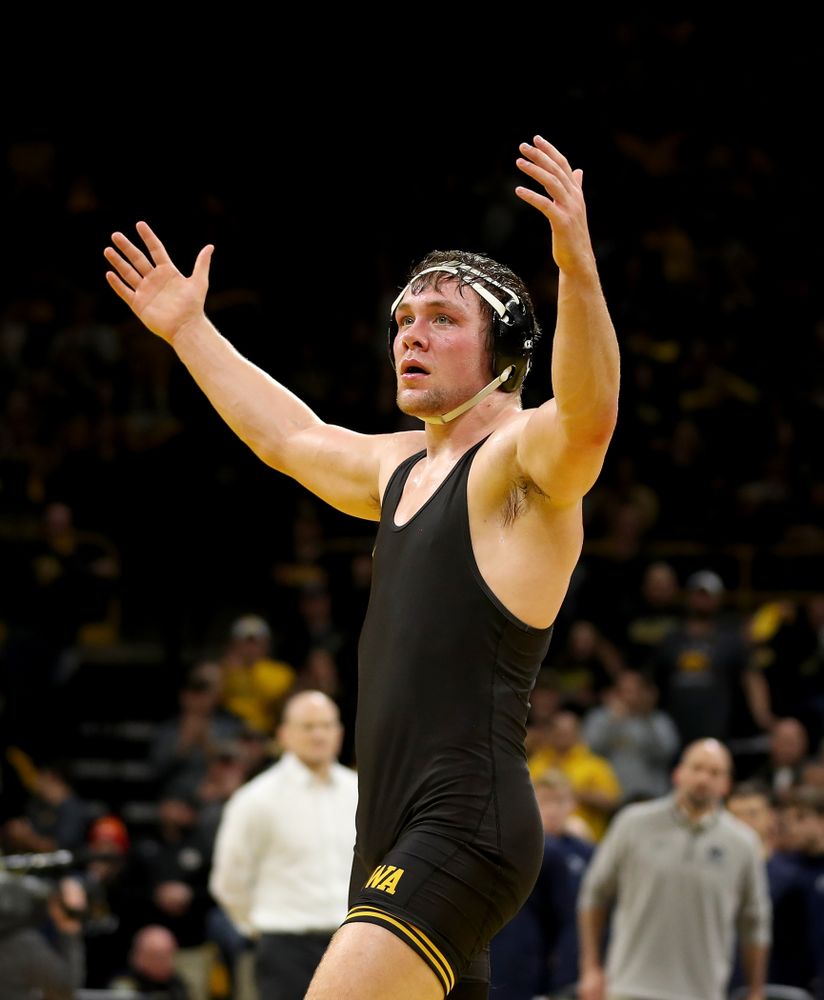 Iowa’s Jacob Warner wrestles Penn State’s Shakur Rasheed at 197 pounds Friday, January 31, 2020 at Carver-Hawkeye Arena. Warner won the match 4-2. (Brian Ray/hawkeyesports.com)