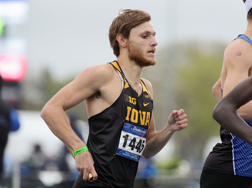 Iowa's Tysen VanDraska runs the men's distance medley relay event during the third day of the Drake Relays at Drake Stadium in Des Moines on Saturday, Apr. 27, 2019. (Stephen Mally/hawkeyesports.com)