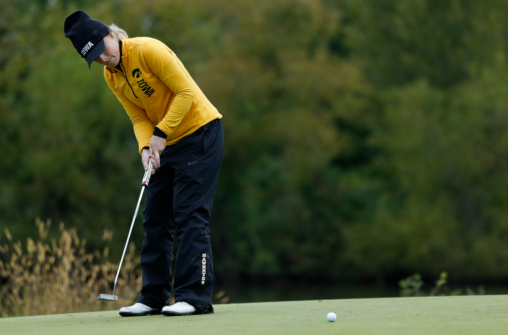Iowa's Kristin Glesne putts during the Diane Thomason Invitational at Finkbine Golf Course on September 29, 2018. (Tork Mason/hawkeyesports.com)