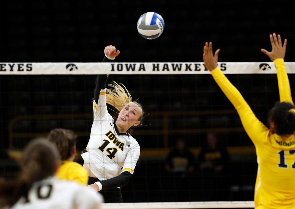 Iowa Hawkeyes outside hitter Cali Hoye (14) against the Michigan Wolverines Sunday, September 23, 2018 at Carver-Hawkeye Arena. (Brian Ray/hawkeyesports.com)
