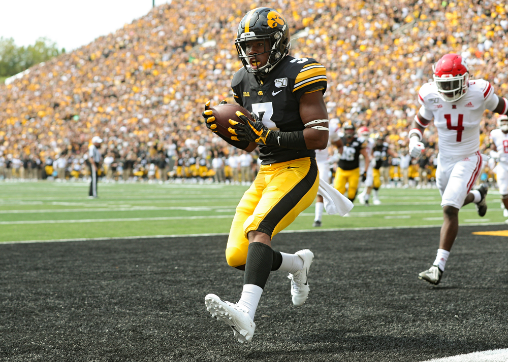 Iowa Hawkeyes wide receiver Tyrone Tracy Jr. (3) pulls in a 7-yard touchdown during the second quarter of their Big Ten Conference football game at Kinnick Stadium in Iowa City on Saturday, Sep 7, 2019. (Stephen Mally/hawkeyesports.com)