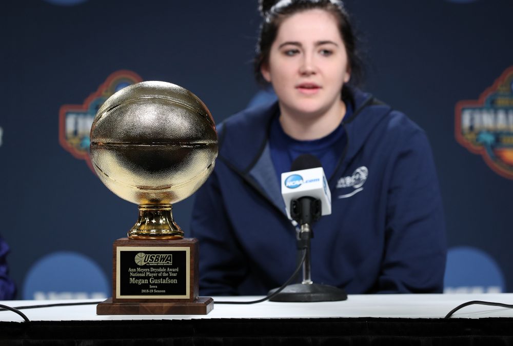 Iowa Hawkeyes forward Megan Gustafson (10) receives US Basketball Writers Association Ann Meyers Drysdale Player of the Year award from Ann Meyers Drysdale during a news conference Friday, April 5, 2019 at Amalie Arena in Tampa, FL. (Brian Ray/hawkeyesports.com)