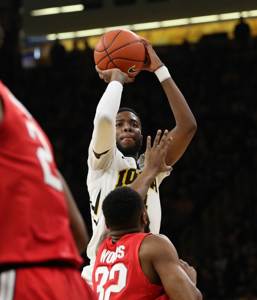 Iowa Hawkeyes guard Isaiah Moss (4) against the Ohio State Buckeyes Saturday, January 12, 2019 at Carver-Hawkeye Arena. (Brian Ray/hawkeyesports.com)