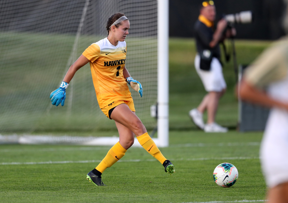 Iowa Hawkeyes goalkeeper Claire Graves (1) against Western Michigan Thursday, August 22, 2019 at the Iowa Soccer Complex. (Brian Ray/hawkeyesports.com)