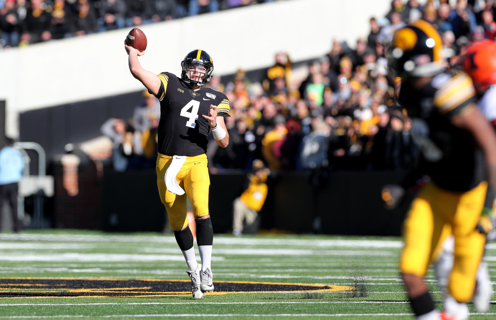 Iowa Hawkeyes quarterback Nate Stanley (4) against the Illinois Fighting Illini Saturday, November 23, 2019 at Kinnick Stadium. (Brian Ray/hawkeyesports.com)